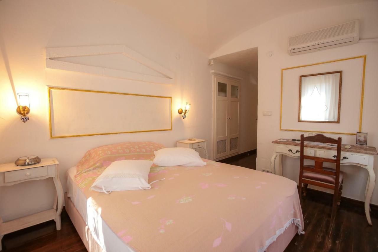 Moshinos Hotel Ayvalik Exterior photo